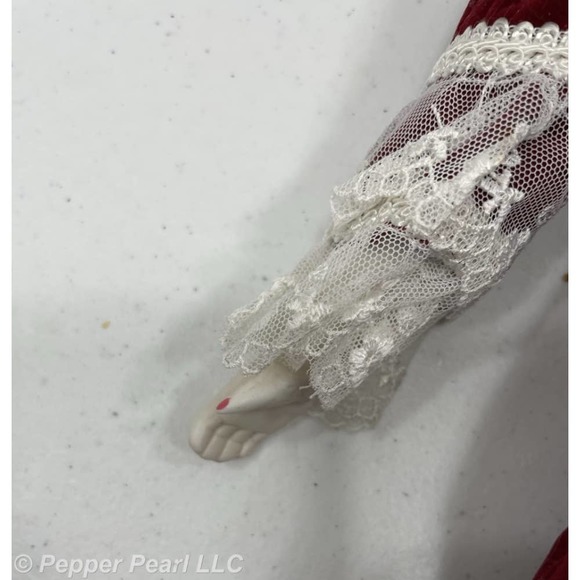 Porcelain Doll 17 Inch Cloth Body Unmarked Blonde Blue stationary Glass Eyes - Picture 9 of 10